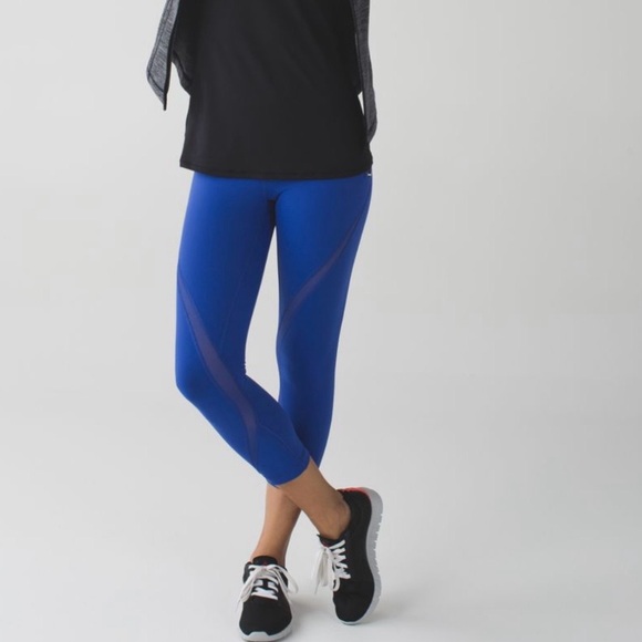 Lululemon Free Flow Crop Sapphire Blue Women’s Size 2 Excellent Condition - Picture 1 of 7